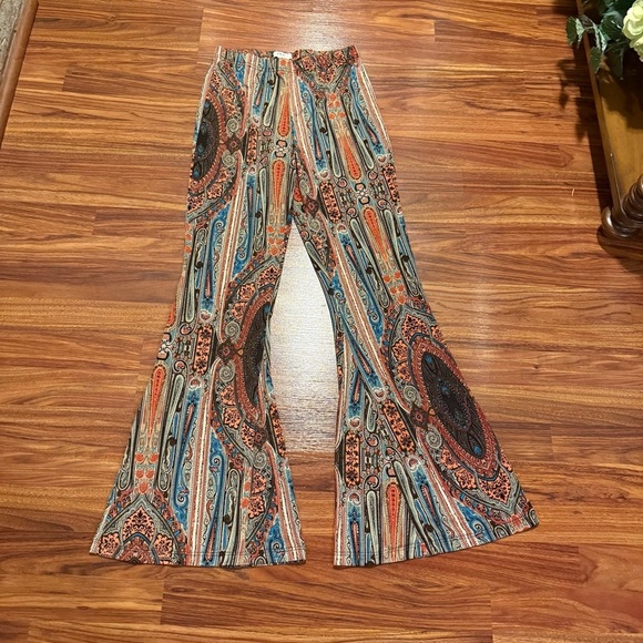 Soffe Couture by Trendations Paisley Boho Flare Pants Size M Retro 70s Vibe - Picture 2 of 7